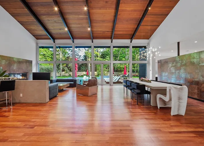 Chic Modern Retreat In The Heart Of Eh! Pool Open!