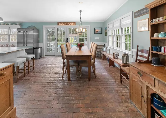 1800 Historical East Hampton Home, 1 Mile To Town!